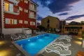 Hotel 460 m² in Kastel Luksic, Croatia