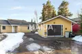 2 bedroom house 91 m² Maentsaelae, Finland