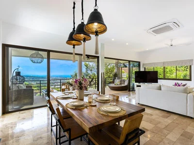 Zespół mieszkaniowy Three-storey villa with a swimming pool and a separate studio, Samui, Thailand
