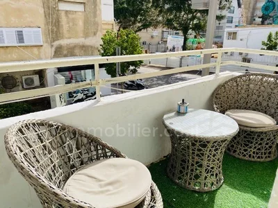 Residential quarter 3 pieces a renover 2 balcon proche mer