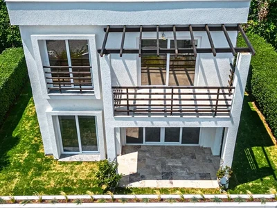 Willa Three bedroom villa with direct sea views in Gundogan area.