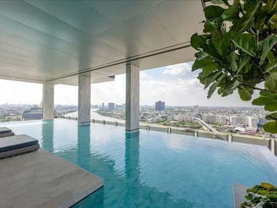 Complexe résidentiel High-rise residential complex with swimming pools and panoramic river views, Bangkok, Thailand