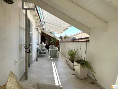 Barrio residencial Sublime duplex pentahouse situe dans le quartier de neve stedek