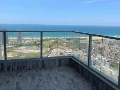 Quartier résidentiel Avec terrasse, dans un bel immeuble, au centre, bon emplacement, etage haut avec vue, luxueux, proche de la mer, vue sur la mer, spacieux, bel appartement, magnifique