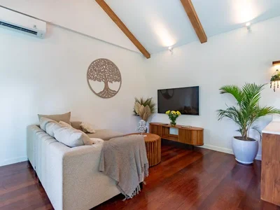 Zespół mieszkaniowy Complex of furnished villas with swimming pool, 10 minutes away from Sanur Beach, Bali, Indonesia