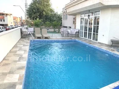 Wohnviertel Avec terrasse calme investi au centre endroit calme grand proche de la mer vue sur la mer bien agence spacieux grand jardin magnifique renove