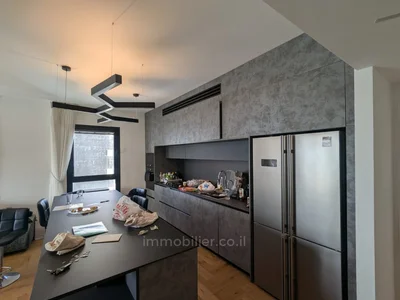 Residential quarter A ne pas manquer agreable au centre avec terrasse balcon sur la mer bel appartement bon emplacement bonnes orientations calme clair dans un bel immeuble dans un immeuble neuf etage haut avec vue grand haut standing investi luxueux magnifique proche de l