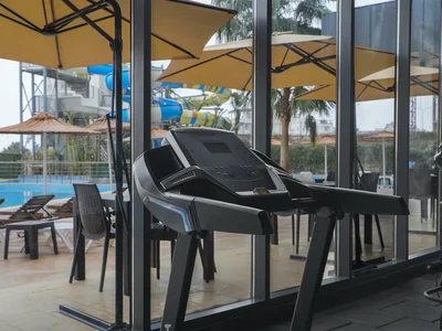 Zespół mieszkaniowy Residence with swimming pools, an aquapark and a mini golf course at 80 meters from the sea, Mersin, Turkey