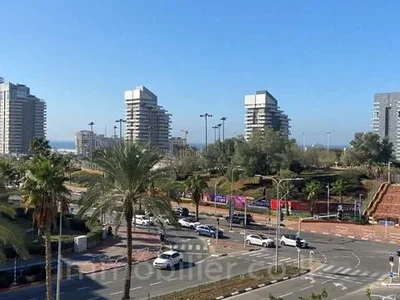 Wohnviertel A ne pas manquer au centre avec terrasse bien agence bon emplacement bonne occasion clair entierement meuble proche de la mer spacieux vue sur la mer