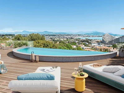 Complejo residencial Luxury residential complex with a rooftop pool, a parking and panoramic views, Villeneuve-Loubet, Côte d'Azur, France