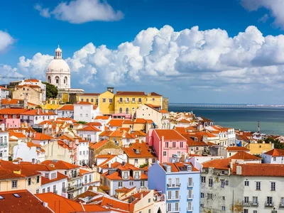 Купить квартиру на море или комнату в отеле в Португалии? В какие объекты выгодно вкладывать деньги?