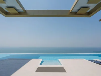 Zespół mieszkaniowy New high-rise luxury residential complex on the first sea line, in the prestigious area of Jomtien, Pattaya, Thailand