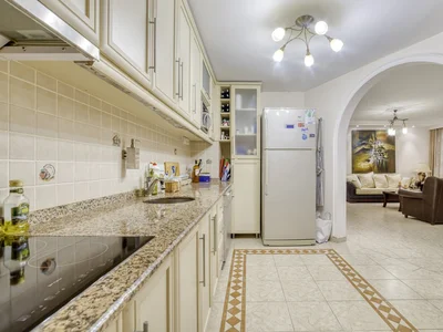 Zespół mieszkaniowy Luxurious penthouse with a large private terrace