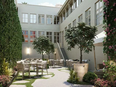 Wohnanlage Residential complex with courtyard in the historic part of the city, Beyoglu, Istanbul, Turkey