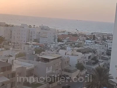 Quartier résidentiel Avec terrasse, bien agencé, bon emplacement, proche de la mer, spacieux, vue sur la mer