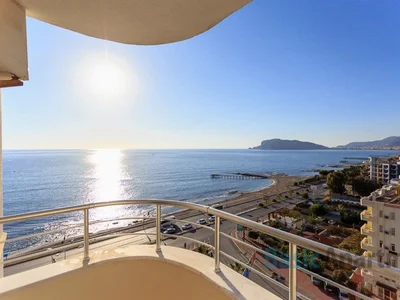 Dzielnica mieszkaniowa Seafront apartment with panoramic views in Tosmur Alanya