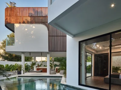 Wohnanlage New complex of villas with swimming pools and gardens, 100 meters from the beach, Bali, Indonesia