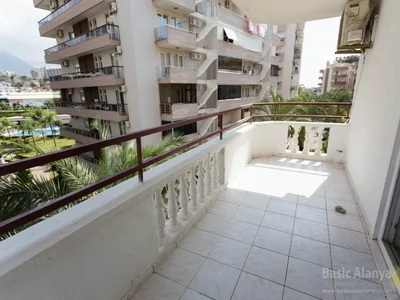 Residential quarter 3 bedroom cheap apartment in Alanya