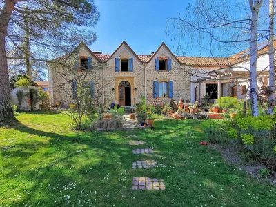 Красивый дом на продажу в живописной французской деревне - Обзор