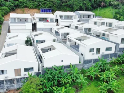 Complexe résidentiel New complex of villas with swimming pools and gardens, Maenam area, Samui, Thailand