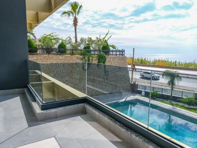 Zespół mieszkaniowy Prestigious residential complex with swimming pools just 70 m from the sea, Kargicak, Alanya, Türkiye