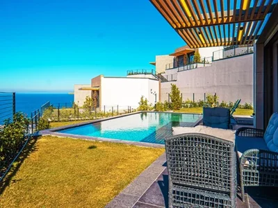 Villa Exclusive five-bedroom villas with direct sea views.
