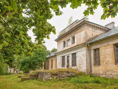 В Брестской области, недалеко от границы с Польшей, продается старинное поместье Сапег-Потоцких