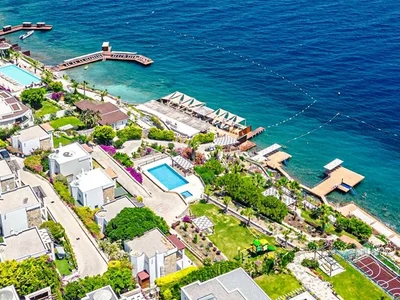 Villa Three bedroom villa with direct sea views in Gundogan area.