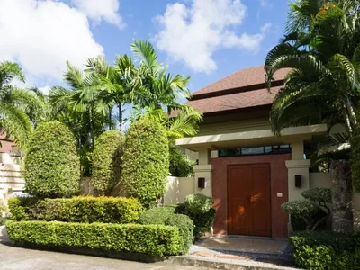 Villa Nai Harn Baan Bua Pattama