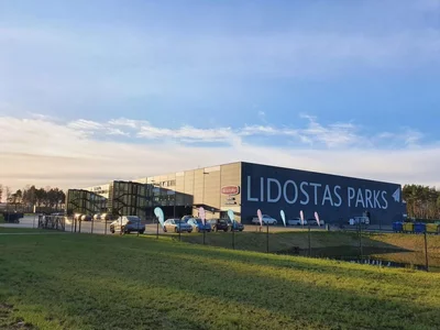 Коммерция Lidostas Parks
