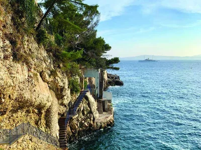 Zespół mieszkaniowy Modern residential complex with a parking in the center of Cap D'Ail, Cote d'Azur, France