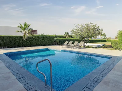 Apartamentowiec EG-114 Wadi Jebal is a cliffside residential project in Soma Bay