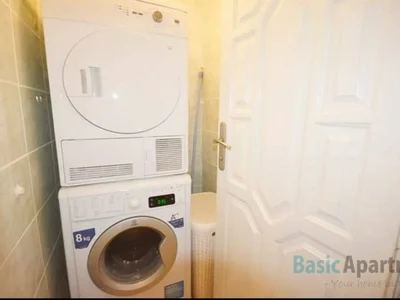 Dzielnica mieszkaniowa Cheap two bedroom apartment with furniture and appliance