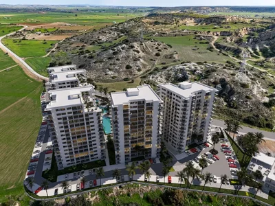 Edificio de apartamentos NCP-132 CC Towers Iskele is a modern residential complex located in Boğaz
