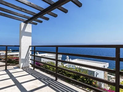Willa Three bedroom villa with direct sea views in Gundogan area.