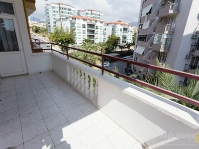 Residential quarter 3 bedroom cheap apartment in Alanya