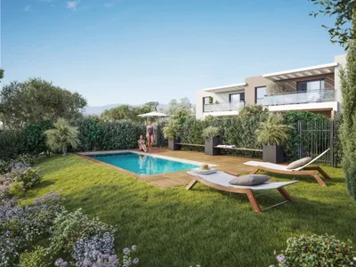 Villa s bassejnom i sadom