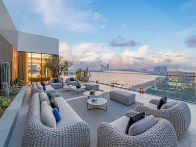 Complexe résidentiel New Serenia District West Residence with a swimming pool, a spa center and parks, Jumeirah Islands, Dubai, UAE