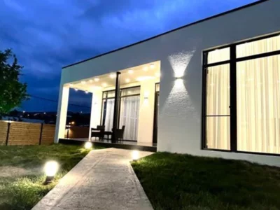 В Тбилиси за €126,000 продается стильный дом на 120 «квадратов»