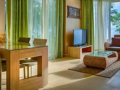 Zespół mieszkaniowy Low-rise beachfront residence with a swimming pool, Pattaya, Thailand