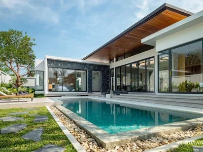 Complexe résidentiel Complex of premium villas with swimming pools close to beaches, in a prestigious area of Phuket, Thailand
