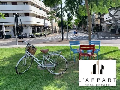 Quartier résidentiel A ne pas manquer !, au centre, avec terrasse, bel appartement, bien agencé, bon emplacement, dans un bel immeuble, endroit calme, proche de la mer