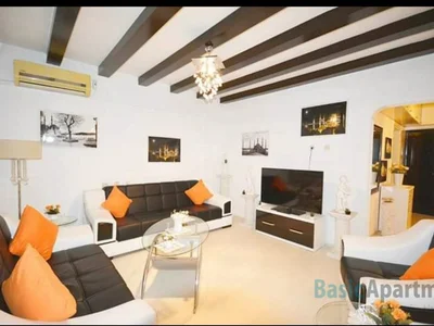 Dzielnica mieszkaniowa Cheap two bedroom apartment with furniture and appliance