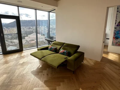 В Тбилиси за €351,000 продается квартира с видом «как в Нью-Йорке»