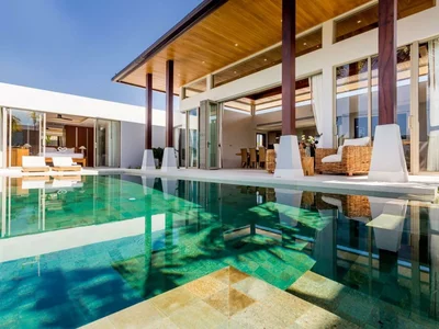 Complexe résidentiel New residential complex of villas with swimming pools in Phuket, Thailand