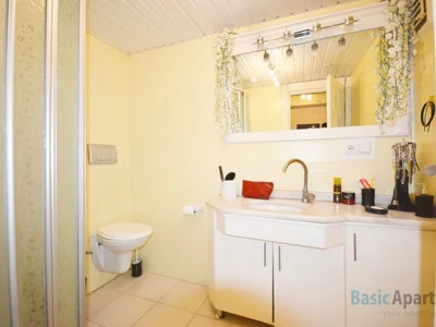 Dzielnica mieszkaniowa Cheap two bedroom apartment with furniture and appliance