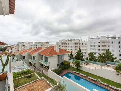 Residential complex Moradia T3 Renovada em Condomínio com Piscina – Monte Estoril