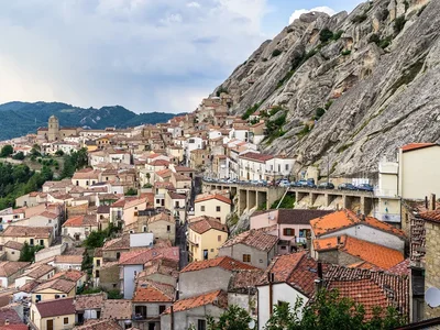 Еще одна итальянская деревня распродает дома за 1 евро