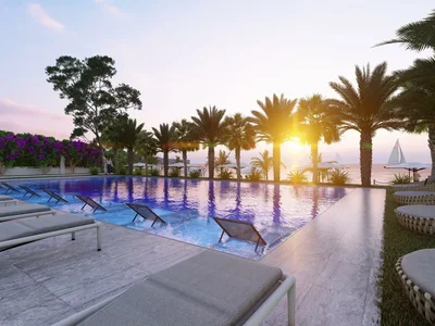 Complexe résidentiel Residential complex with swimming pool next to the pier, Mersin, Turkey