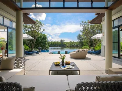 Wohnanlage Complex of villas with swimming pools and jacuzzis directly on Bang Tao Beach, Phuket, Thailand